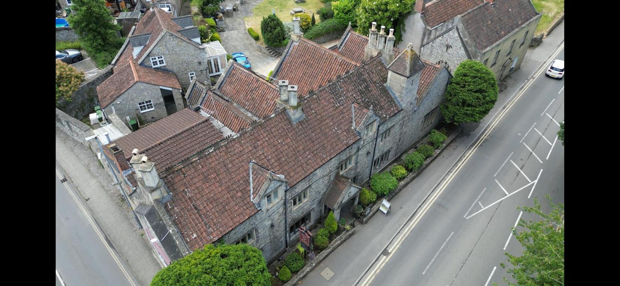 The Old Manor House Hotel Киншем Экстерьер фото